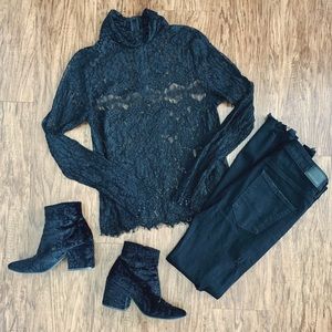 Floral crochet lace top in black